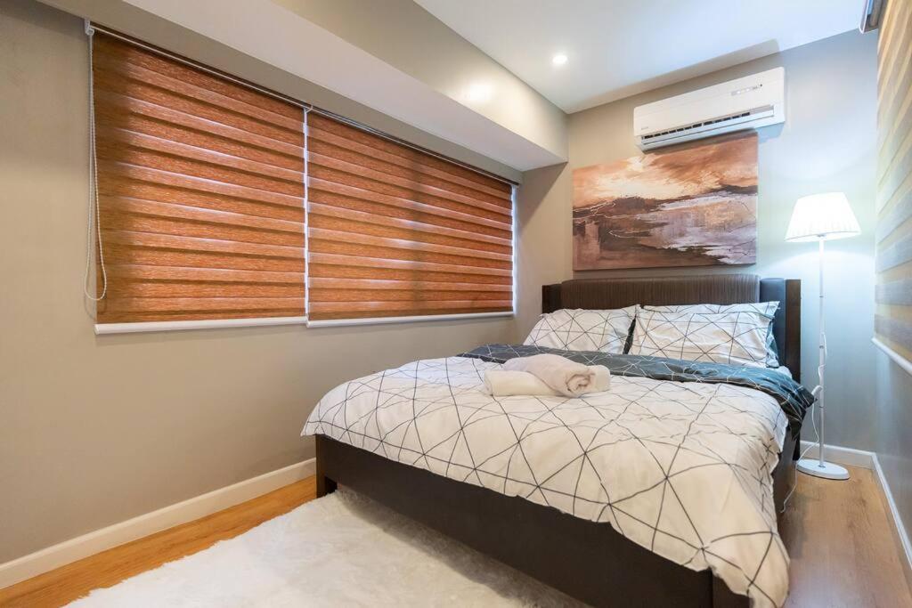 A2j Luxury Cinema 3br Loft Bgc Near High Street Manila