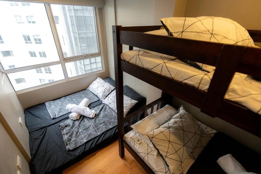 A2j Luxury Cinema 3br Loft Bgc Near High Street