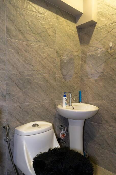 A2j Luxury Cinema 3br Loft Bgc Near High Street *