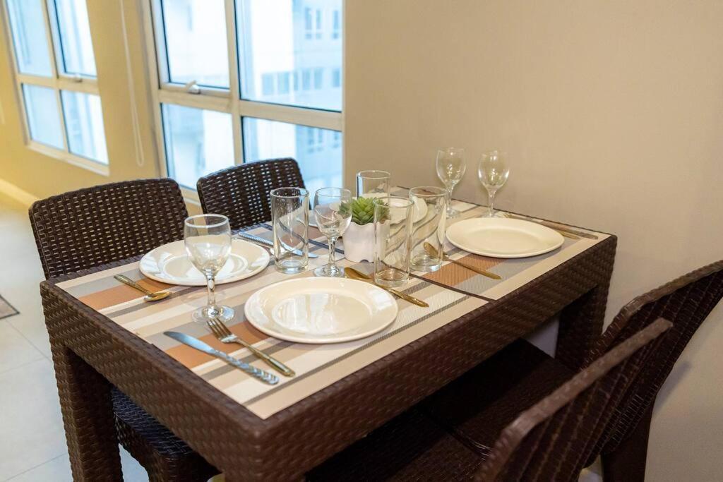 A2j Luxury Cinema 3br Loft Bgc Near High Street Manila
