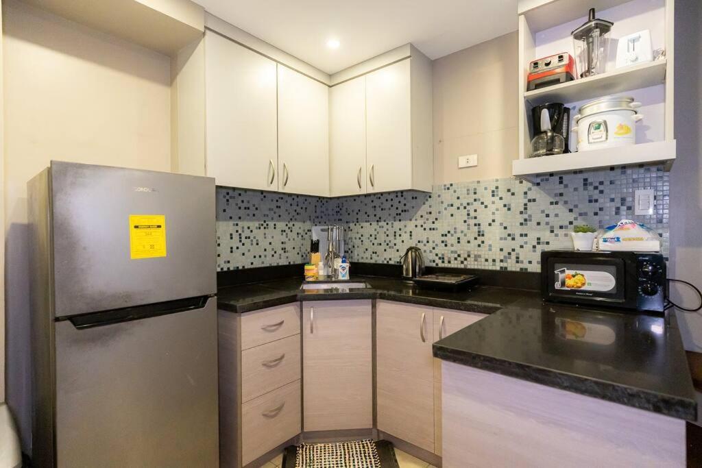 A2j Luxury Cinema 3br Loft Bgc Near High Street