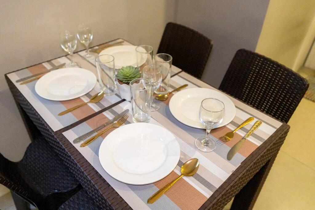 A2j Luxury Cinema 3br Loft Bgc Near High Street Apartment