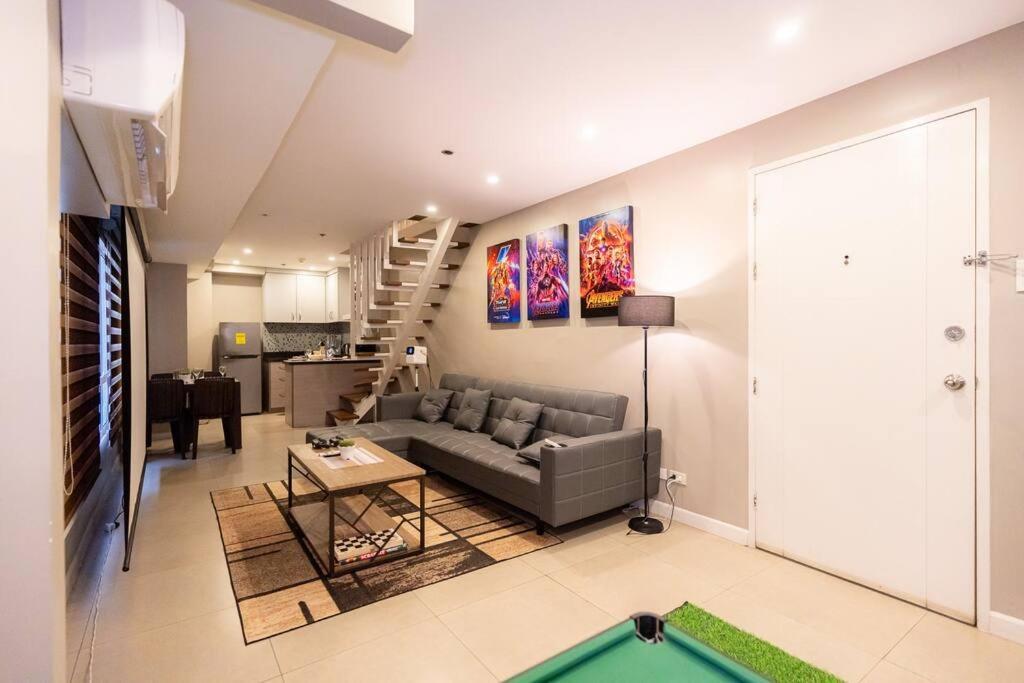 A2j Luxury Cinema 3br Loft Bgc Near High Street Apartment