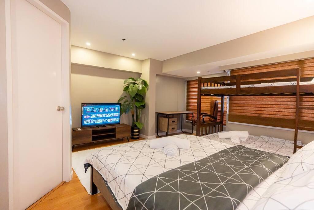 A2j Luxury Cinema 3br Loft Bgc Near High Street Apartment Manila