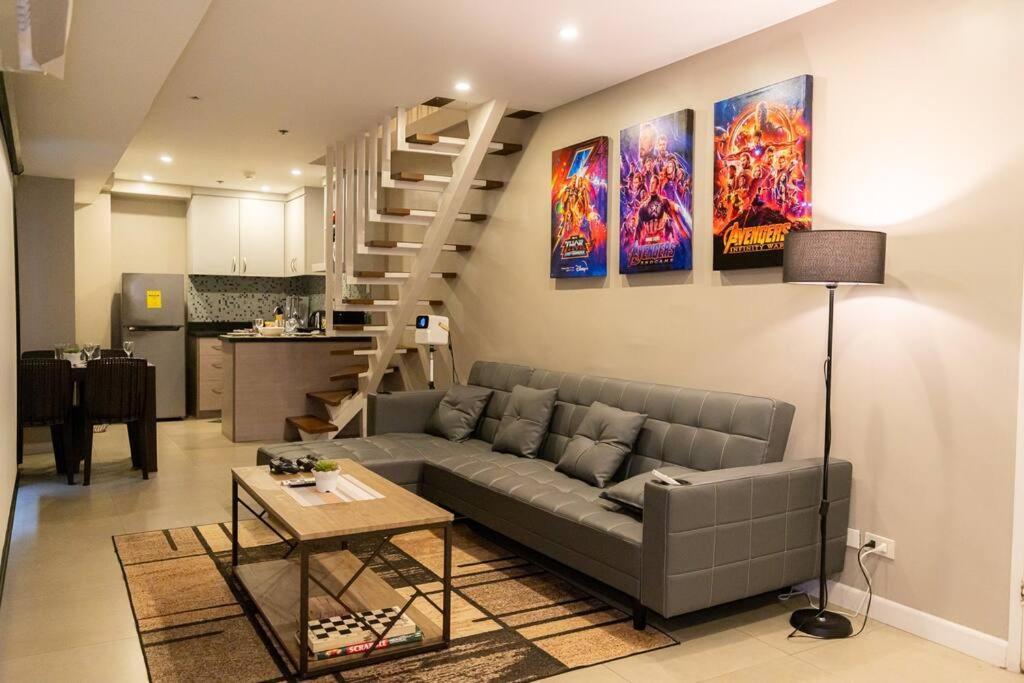 A2j Luxury Cinema 3br Loft Bgc Near High Street *