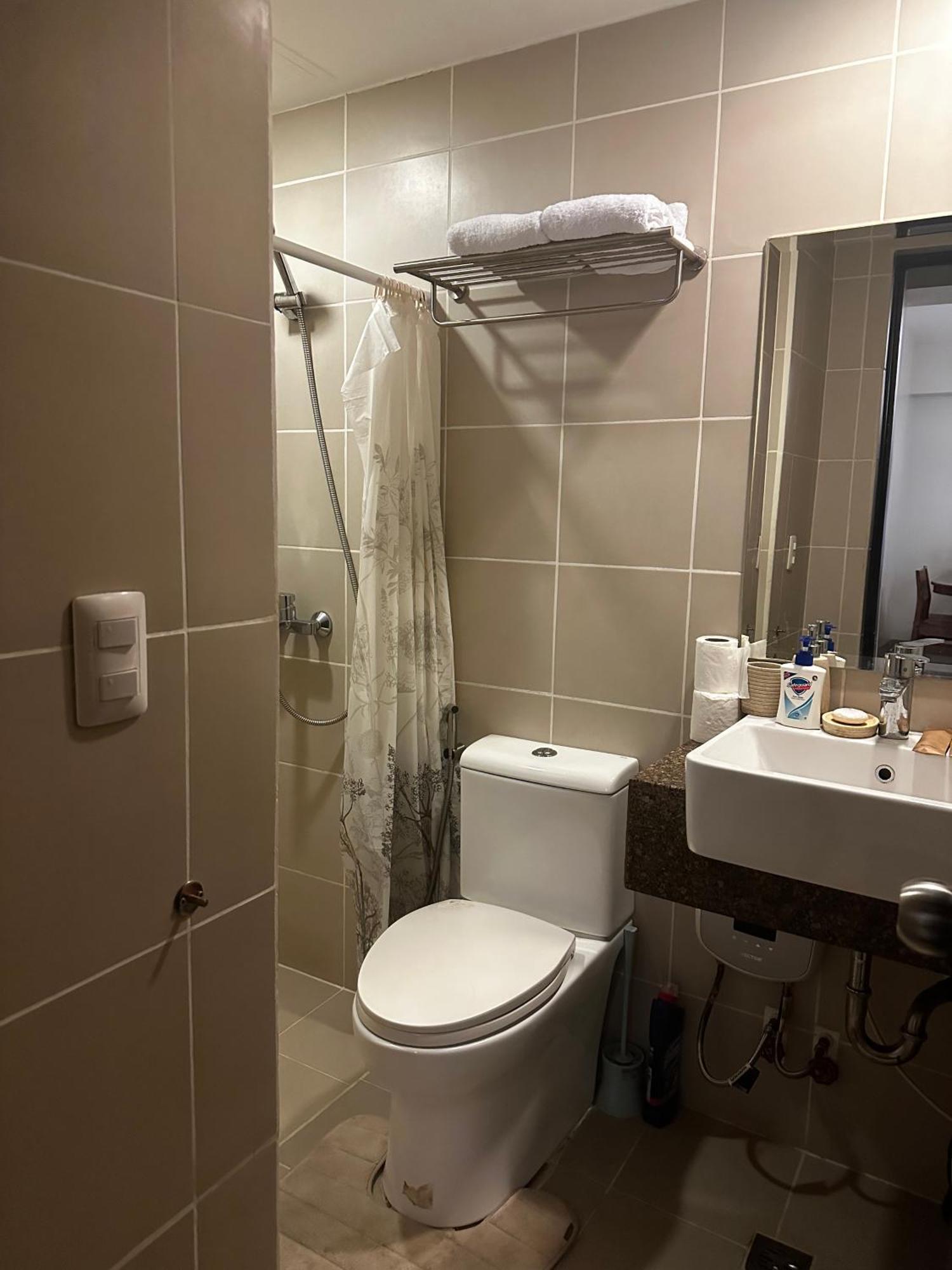 Manhattan Plaza Tower 1 Stylish City-center Unit *