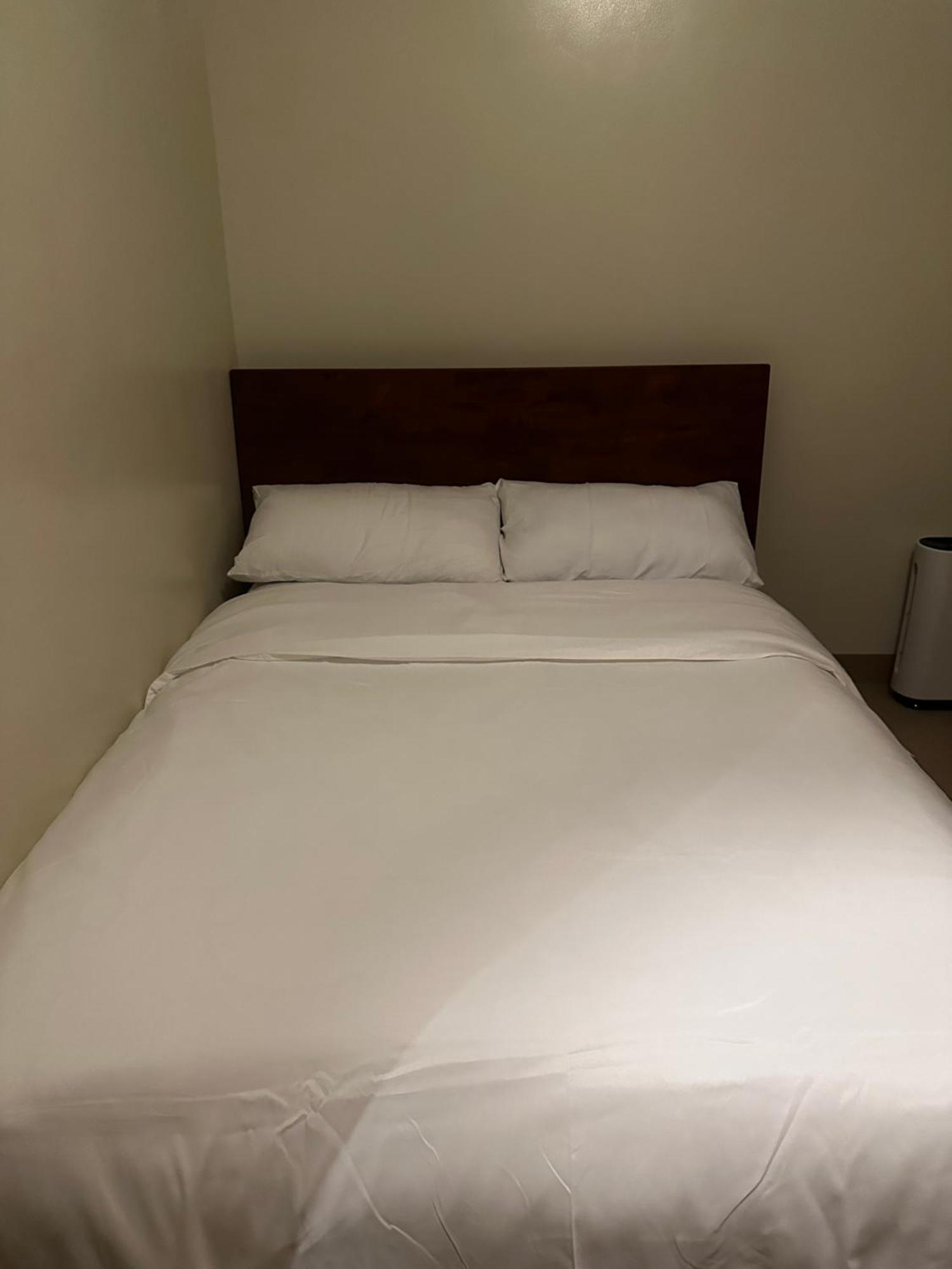 Manhattan Plaza Tower 1 Stylish City-center Unit *
