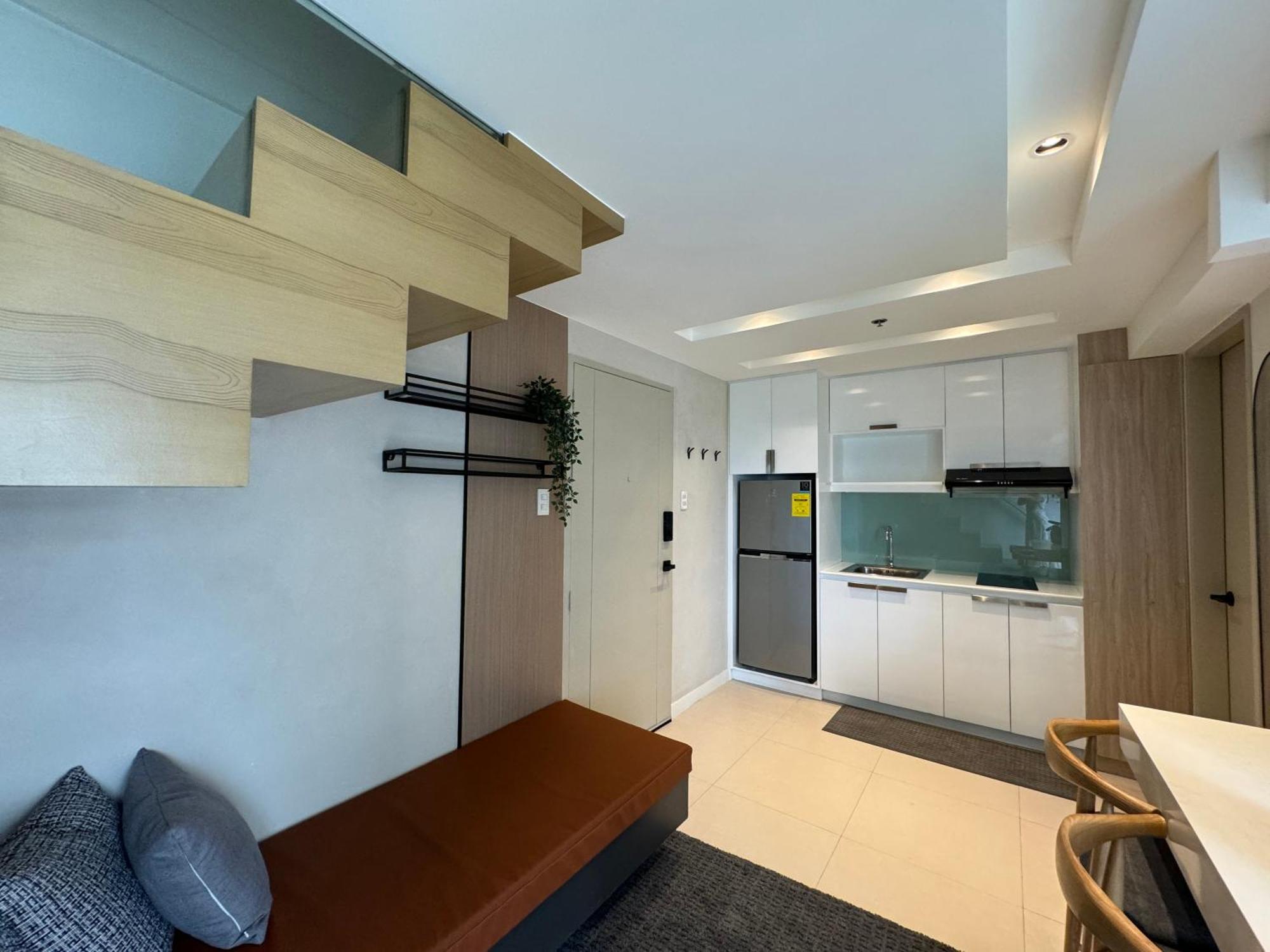 Dazzling Fully Furnished Unit Bgc W Pool Apartment *