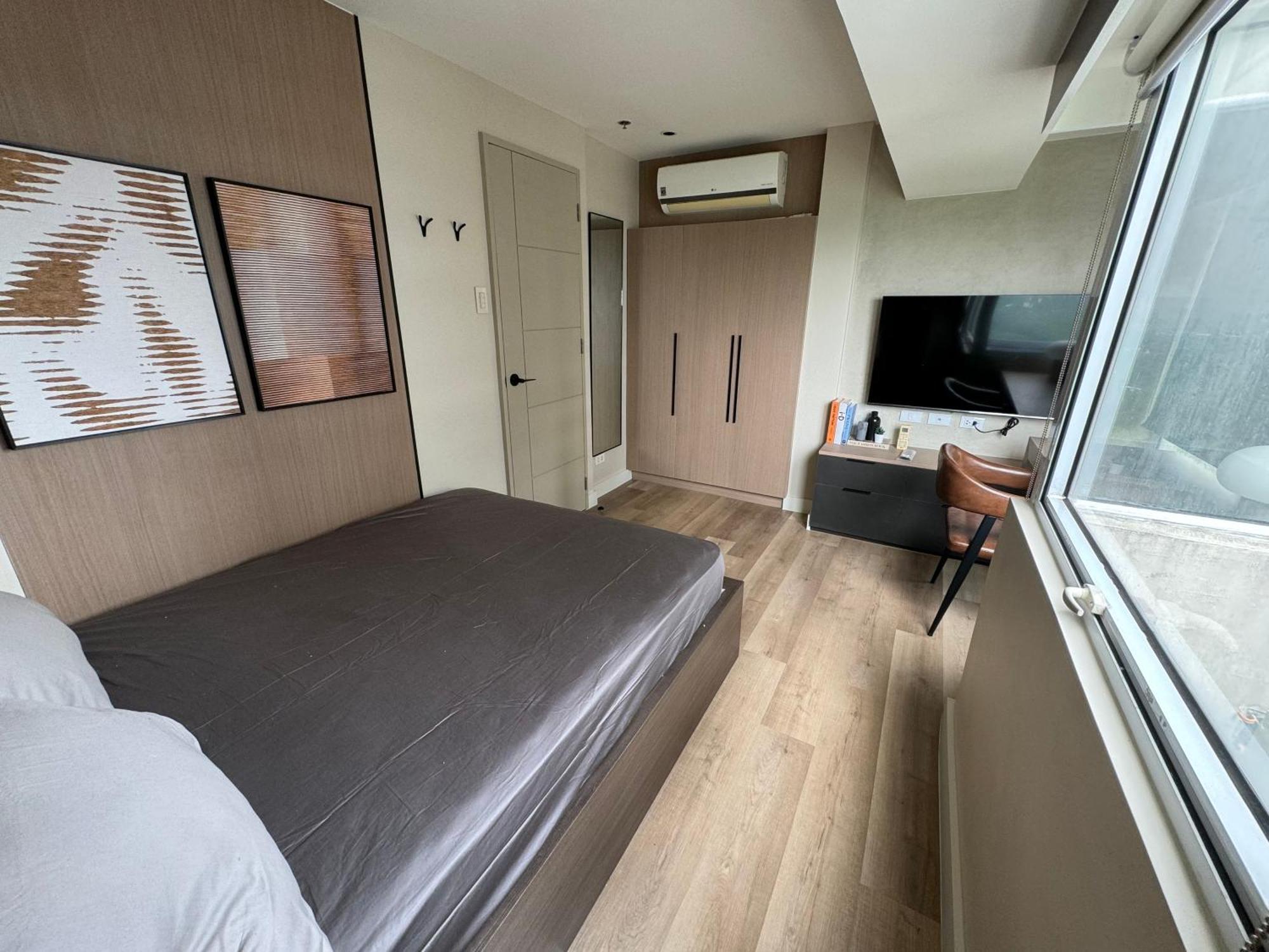 Dazzling Fully Furnished Unit Bgc W Pool Manila
