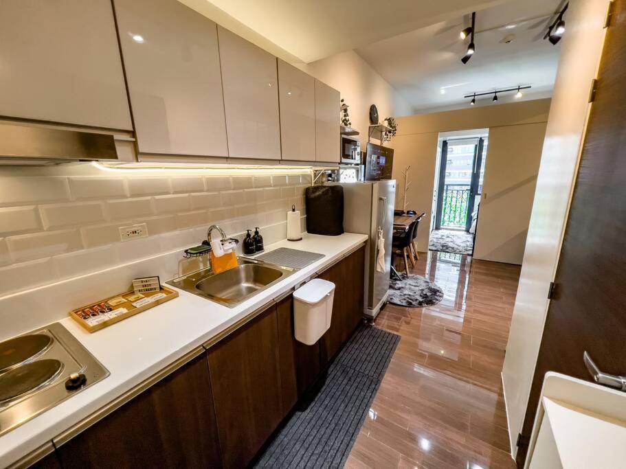 Apartment 1br Makati, Air Residences M003 *