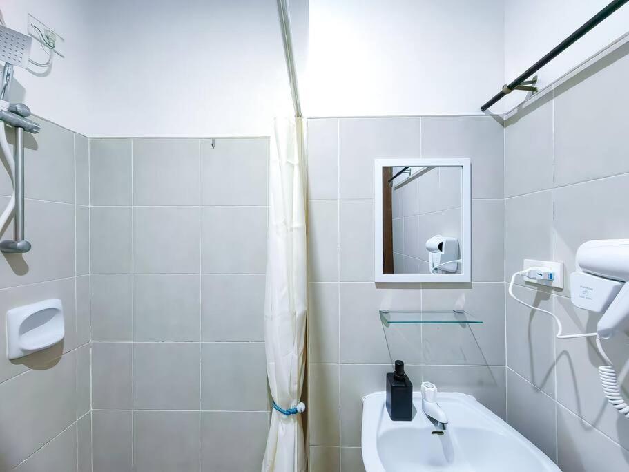 1br Condotel Ridgewood Towers Taguig #rw09 Apartment Manila