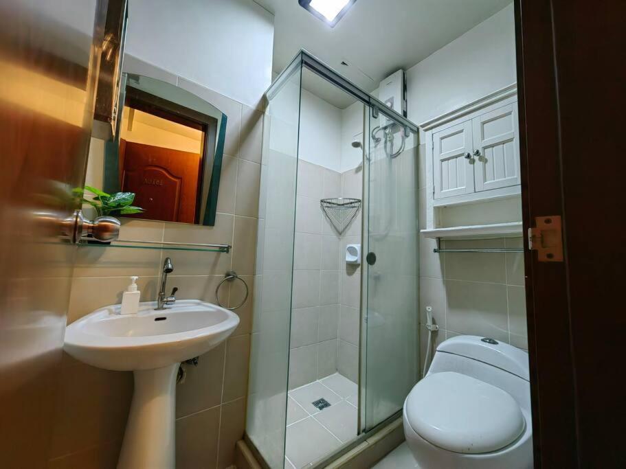 Apartment 1br Condotel Ridgewood Towers Taguig #rw08 Manila
