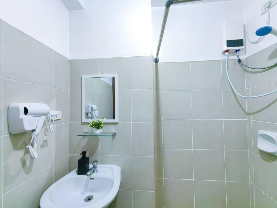 1br Condotel Ridgewood Towers Taguig #rw03 *