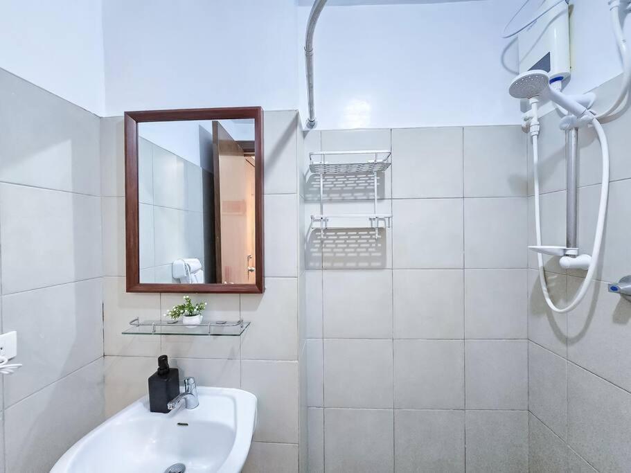 Apartment 1br Condotel Ridgewood Towers Taguig #rw02 Manila