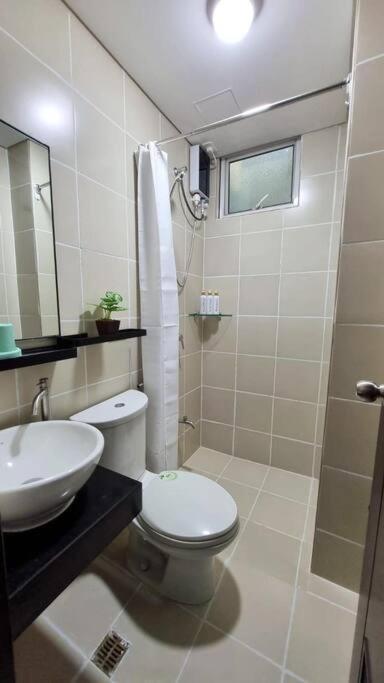 Cozy 2br 2bath San Lorenzo Place Netflix 4km Naia Apartment Manila