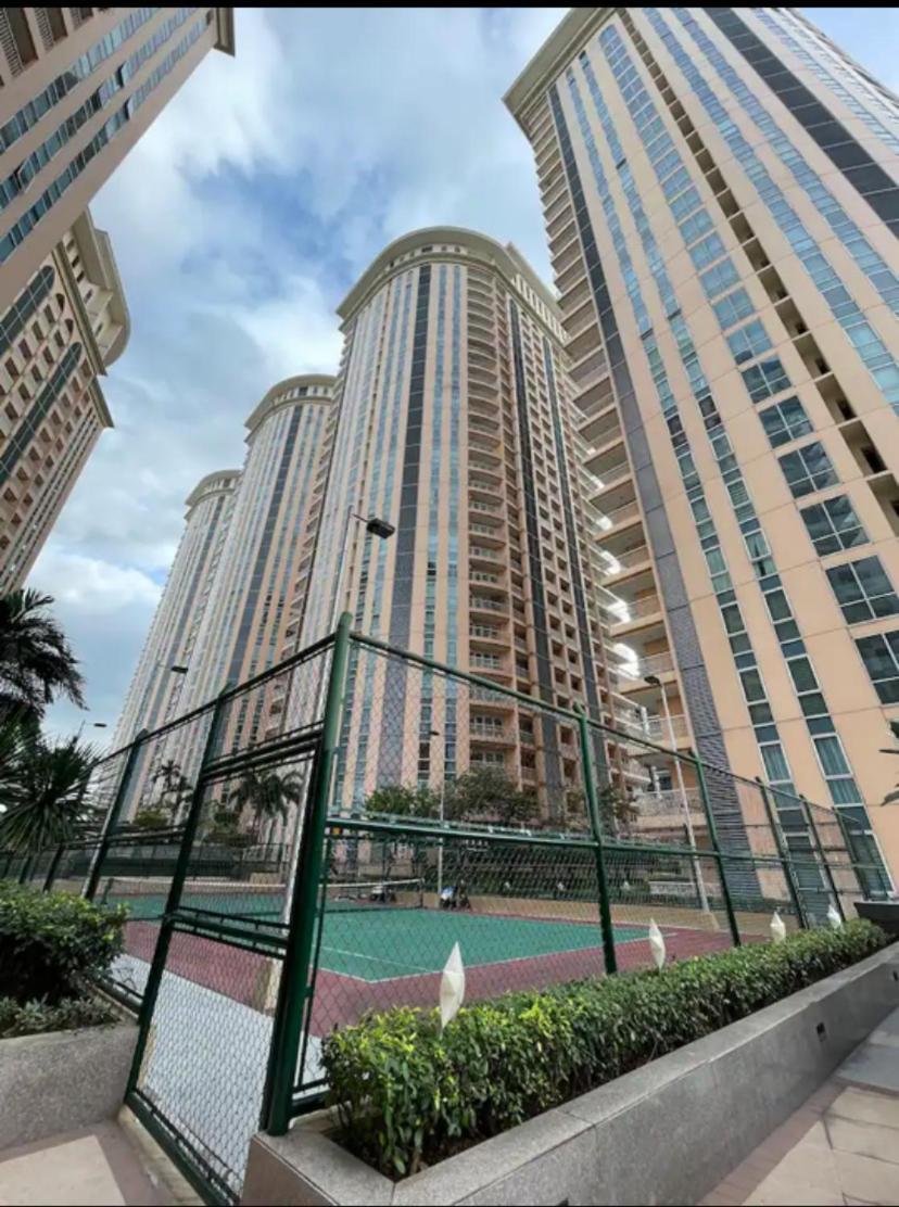 Bell Place At Venice Luxury Mckinley Hill