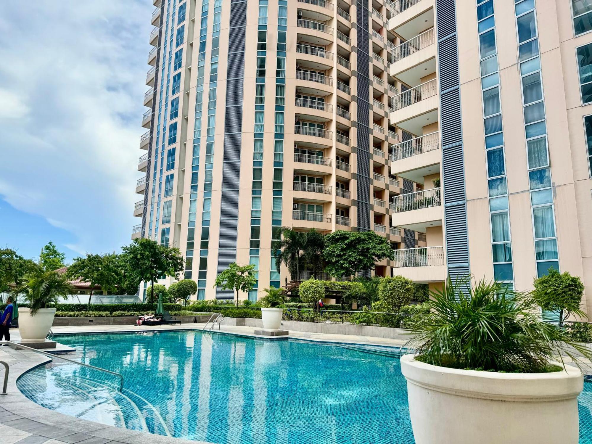 Apartment Bell Place At Venice Luxury Mckinley Hill *