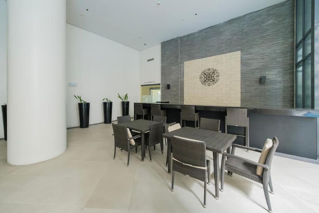Apartment Stayhere The Florence Luxe 1br Near Venice Mall Manila