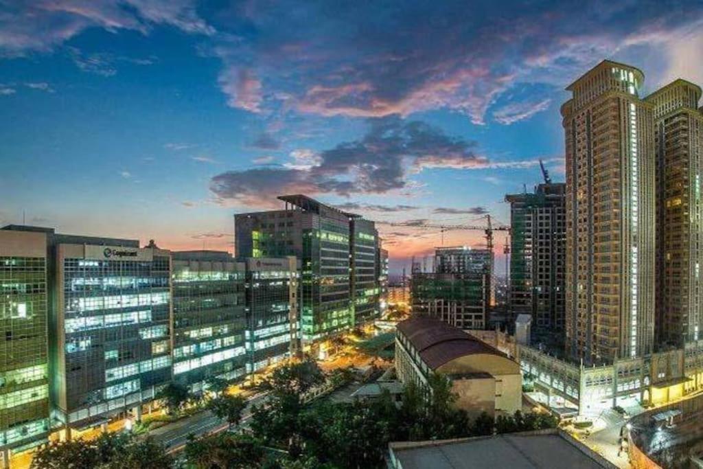 Stayhere The Florence Luxe 1br Near Venice Mall Manila