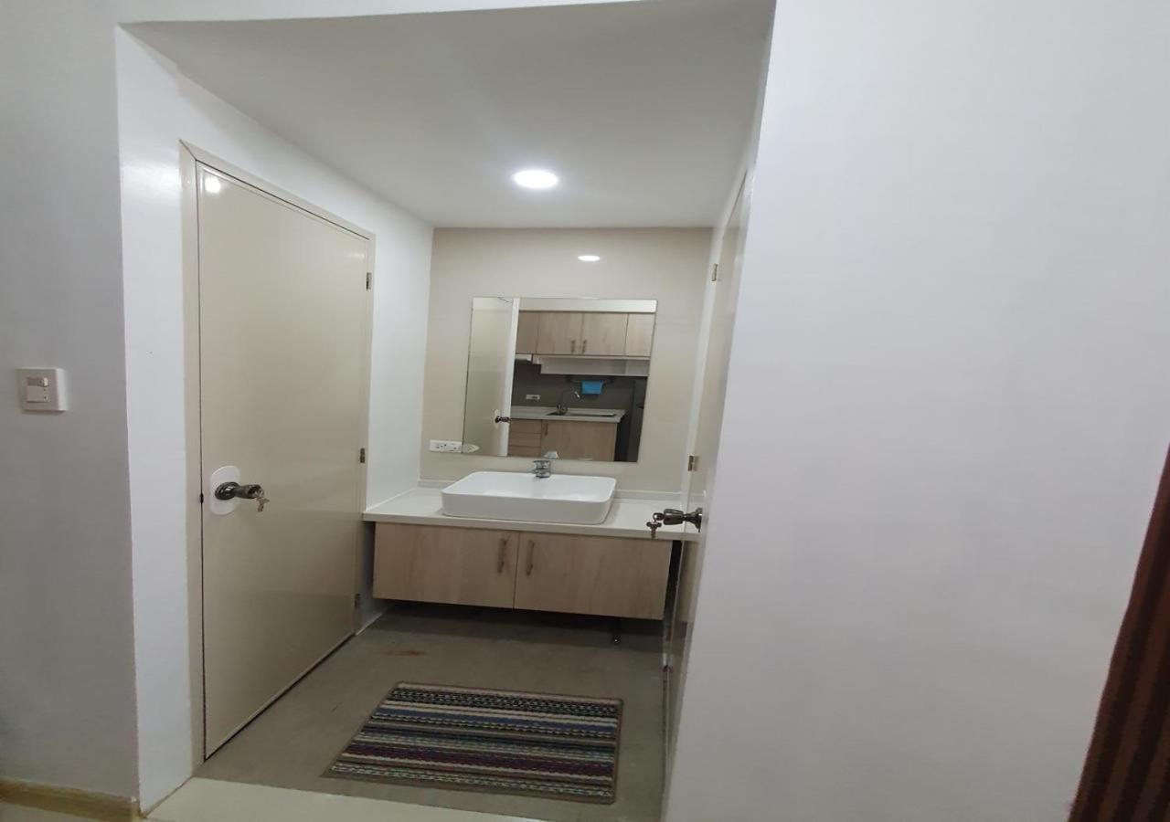 Rgb - Pioneer, Mandaluyong! Apartment *