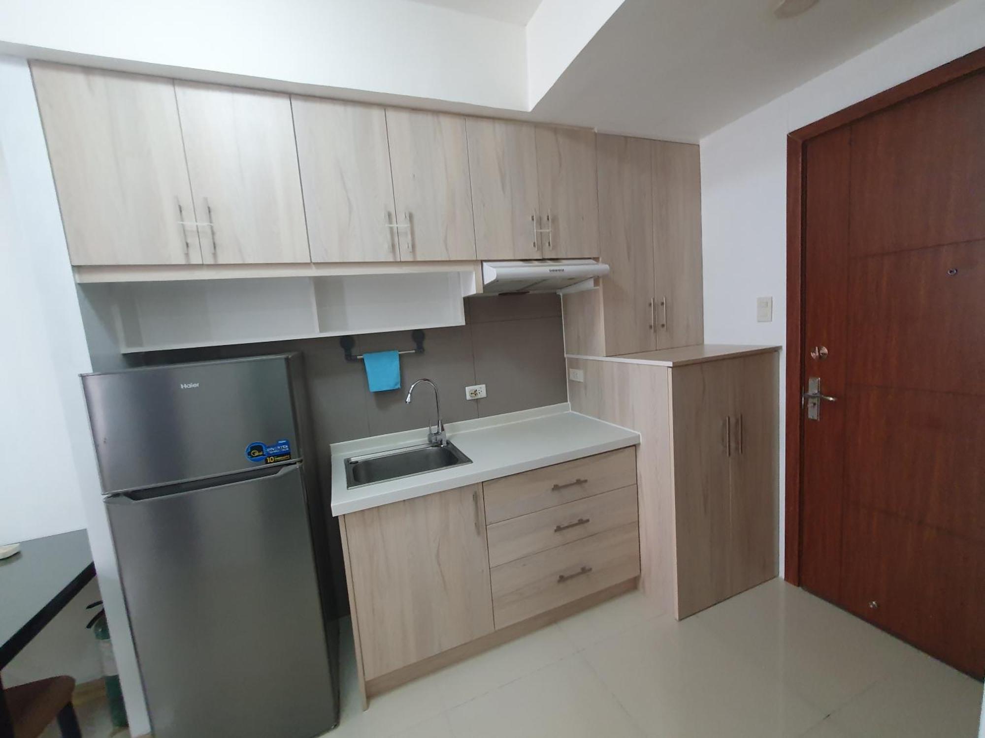 Apartment Rgb - Pioneer, Mandaluyong!