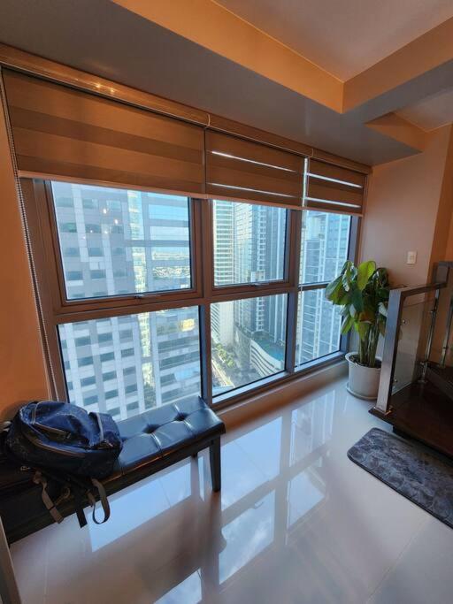 Eastwood Legrand 3 Eastwood City, Quezon * Manila
