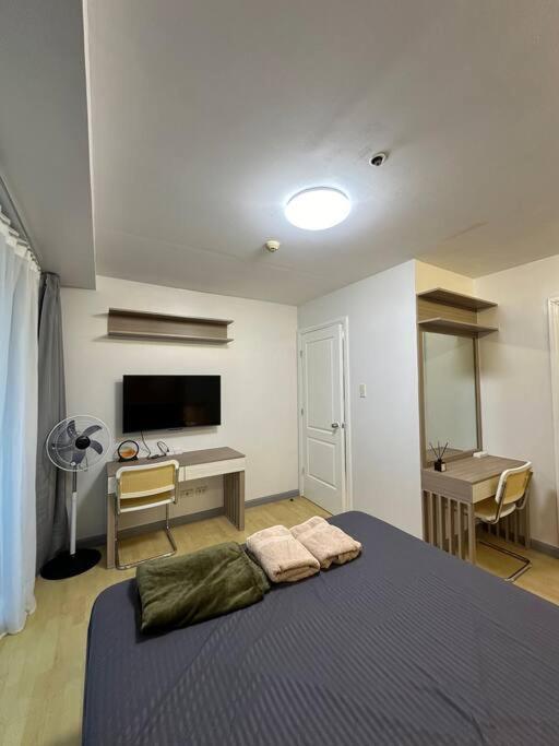 Spacious 2-bedroom Corner Unit Across Shangri-la