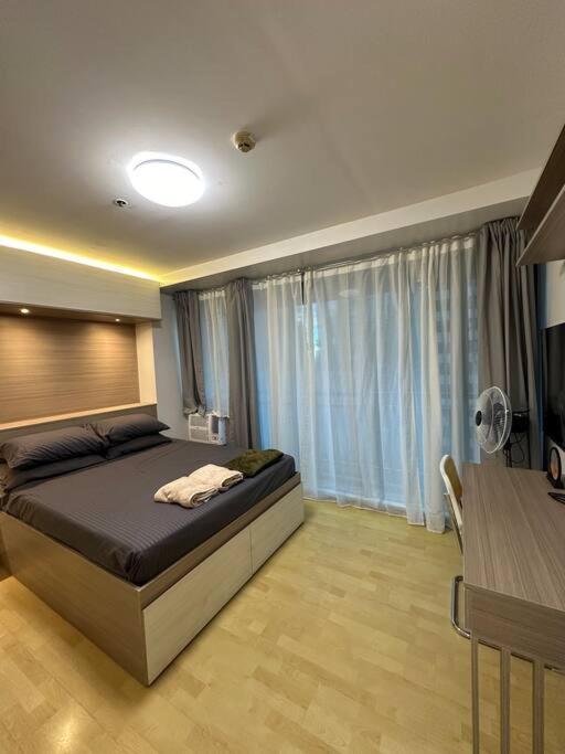 Spacious 2-bedroom Corner Unit Across Shangri-la Apartment Manila