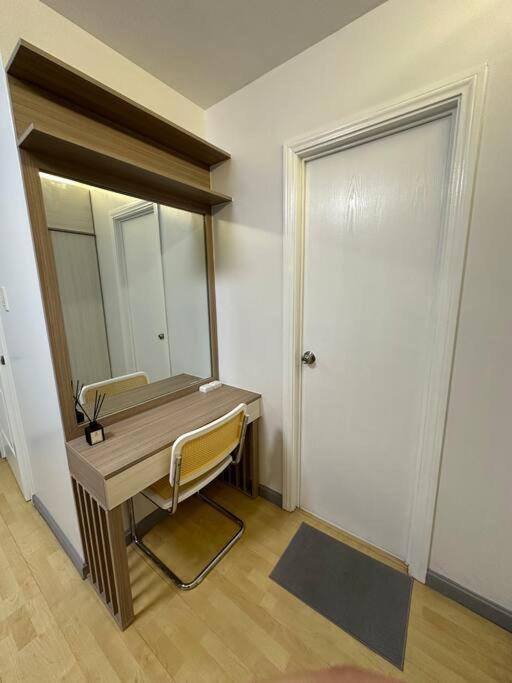 Spacious 2-bedroom Corner Unit Across Shangri-la Apartment *