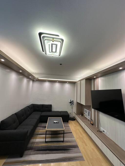 Spacious 2-bedroom Corner Unit Across Shangri-la * Manila