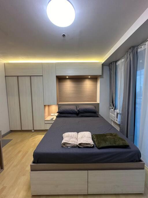 Spacious 2-bedroom Corner Unit Across Shangri-la Manila