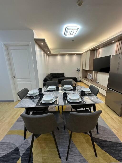 Spacious 2-bedroom Corner Unit Across Shangri-la Manila