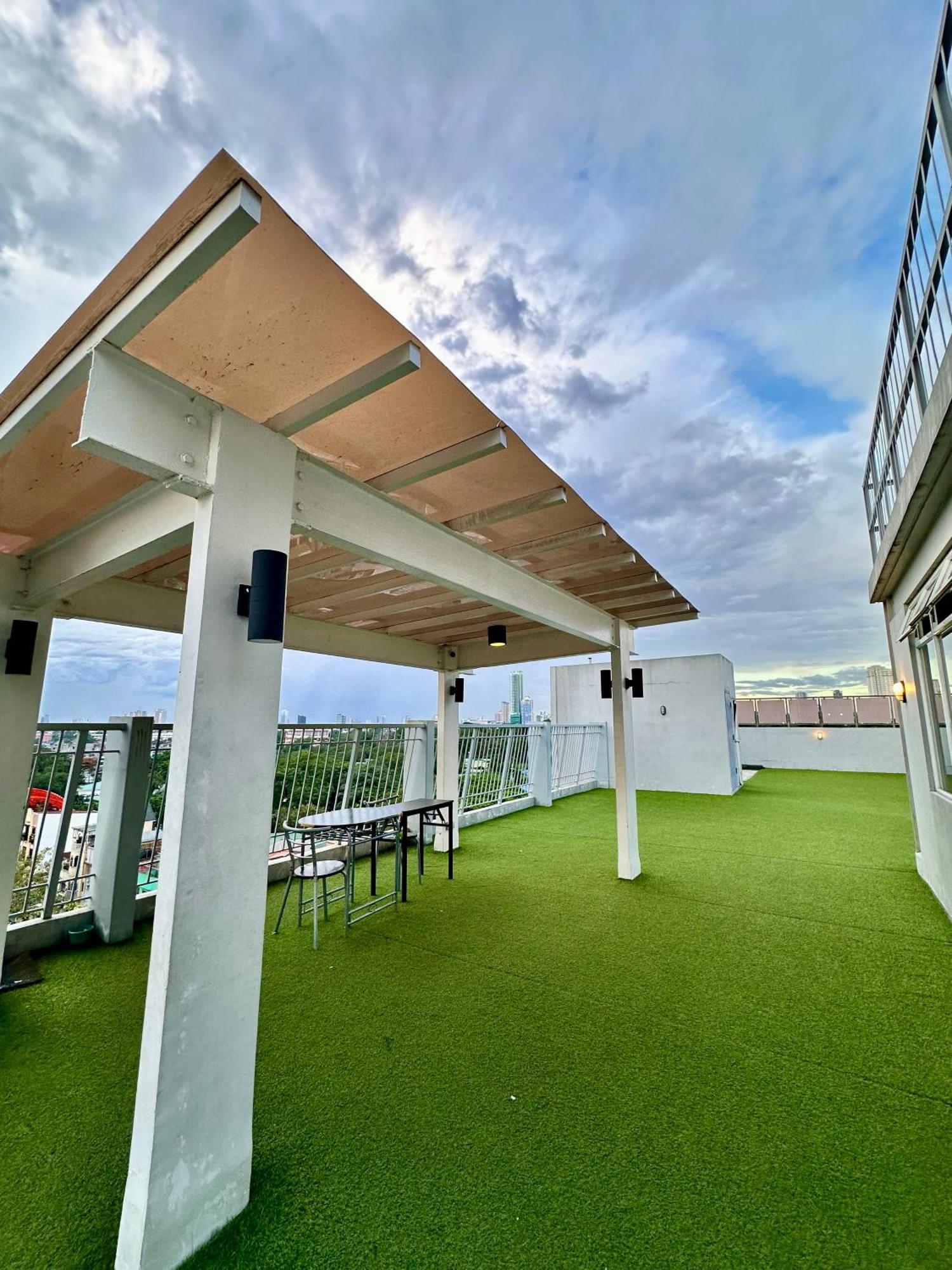 Urban Loft 2 Beds With Balcony * Manila