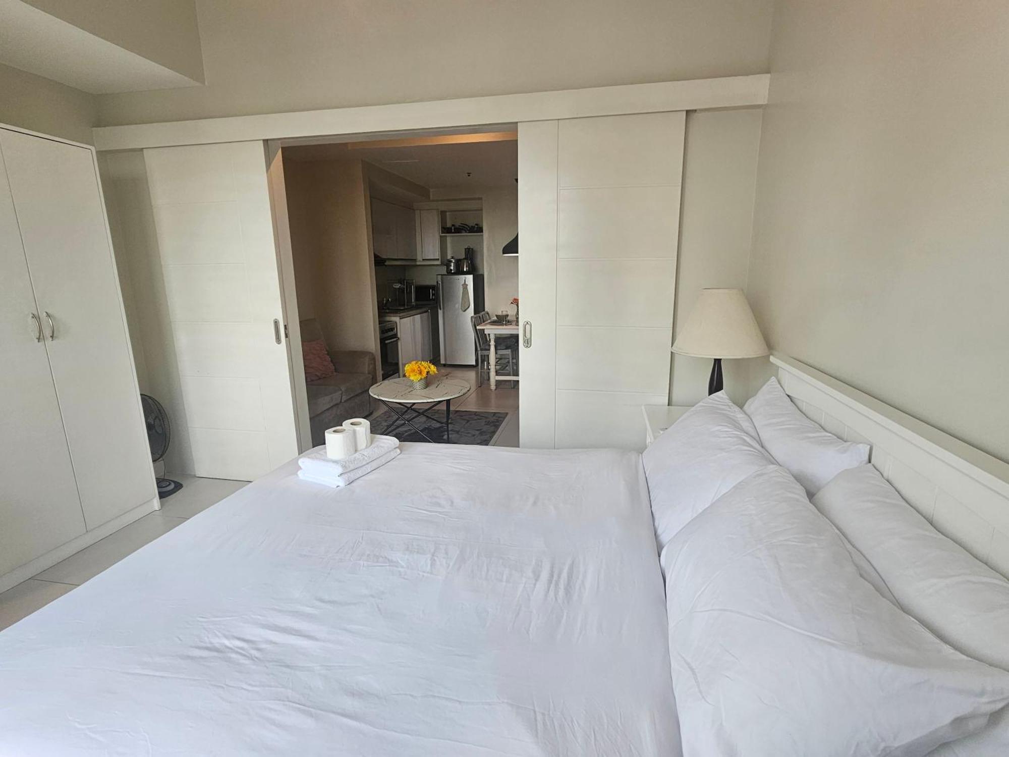 Kl Tower Residences In Makati Near Greenbelt, 1 Bedroom 100mbps Wi-fi Apartment Manila