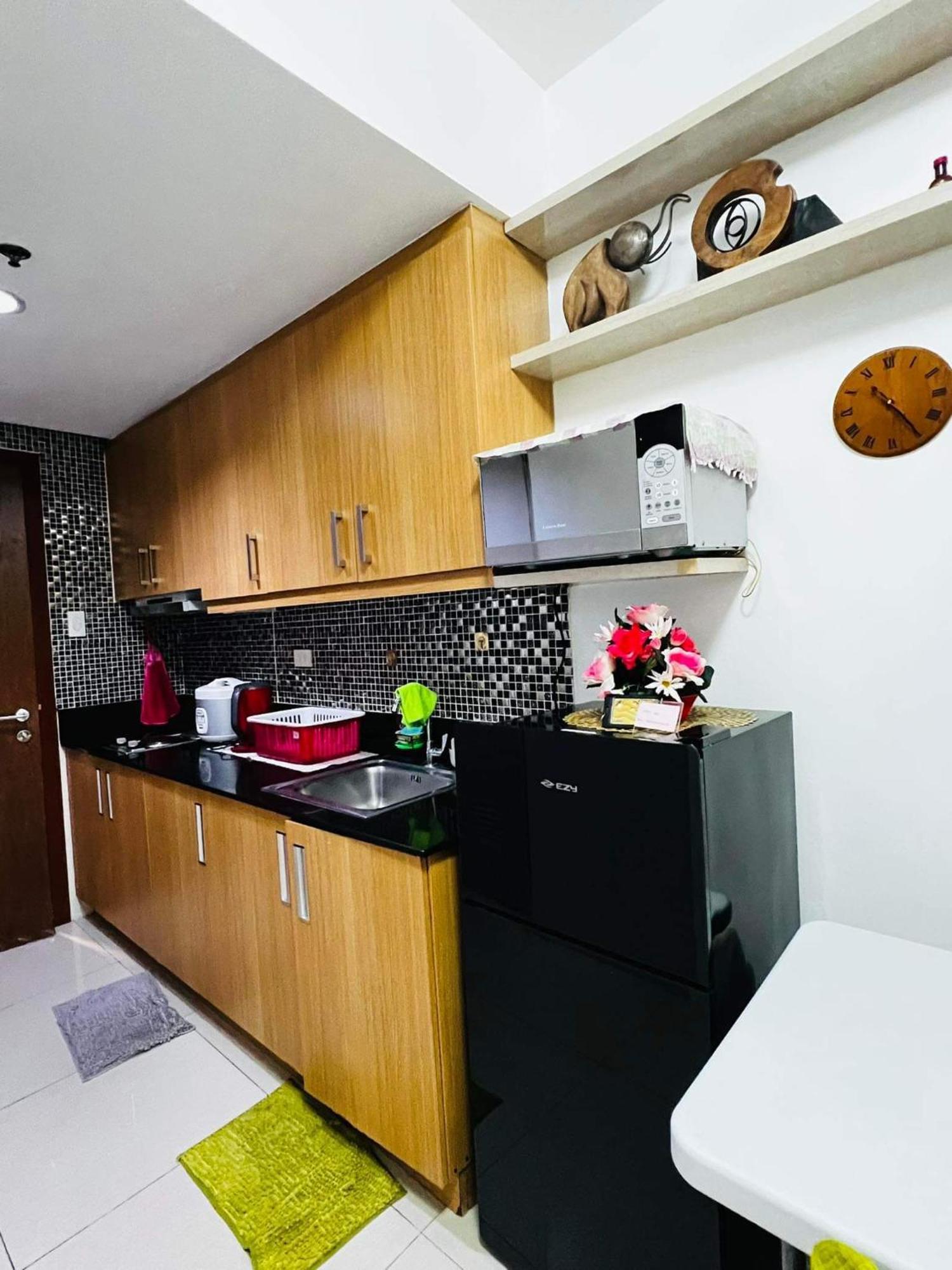 Moa Staycation Affordable 1br Unit In Shell Residences Pasay Manila