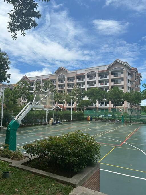 Apartment Spacious 2-bedroom In Taguig