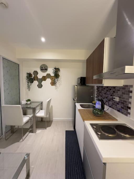 Azure Staycation By K&k Apartment