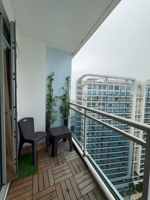 Azure Staycation By K&k Apartment