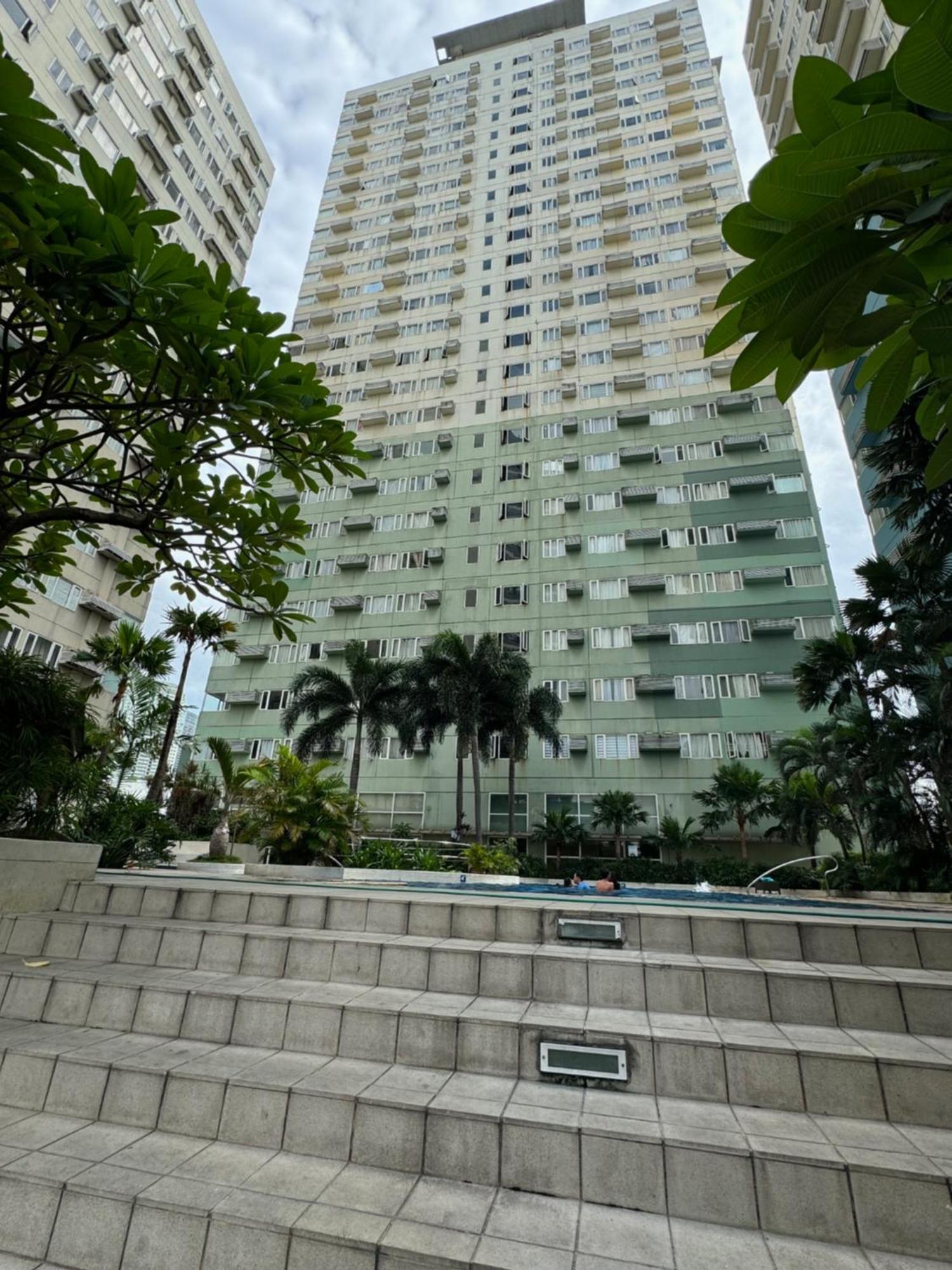 Fully Furnished 1br Ridgewood Towers With 200mbps Wifi Manila