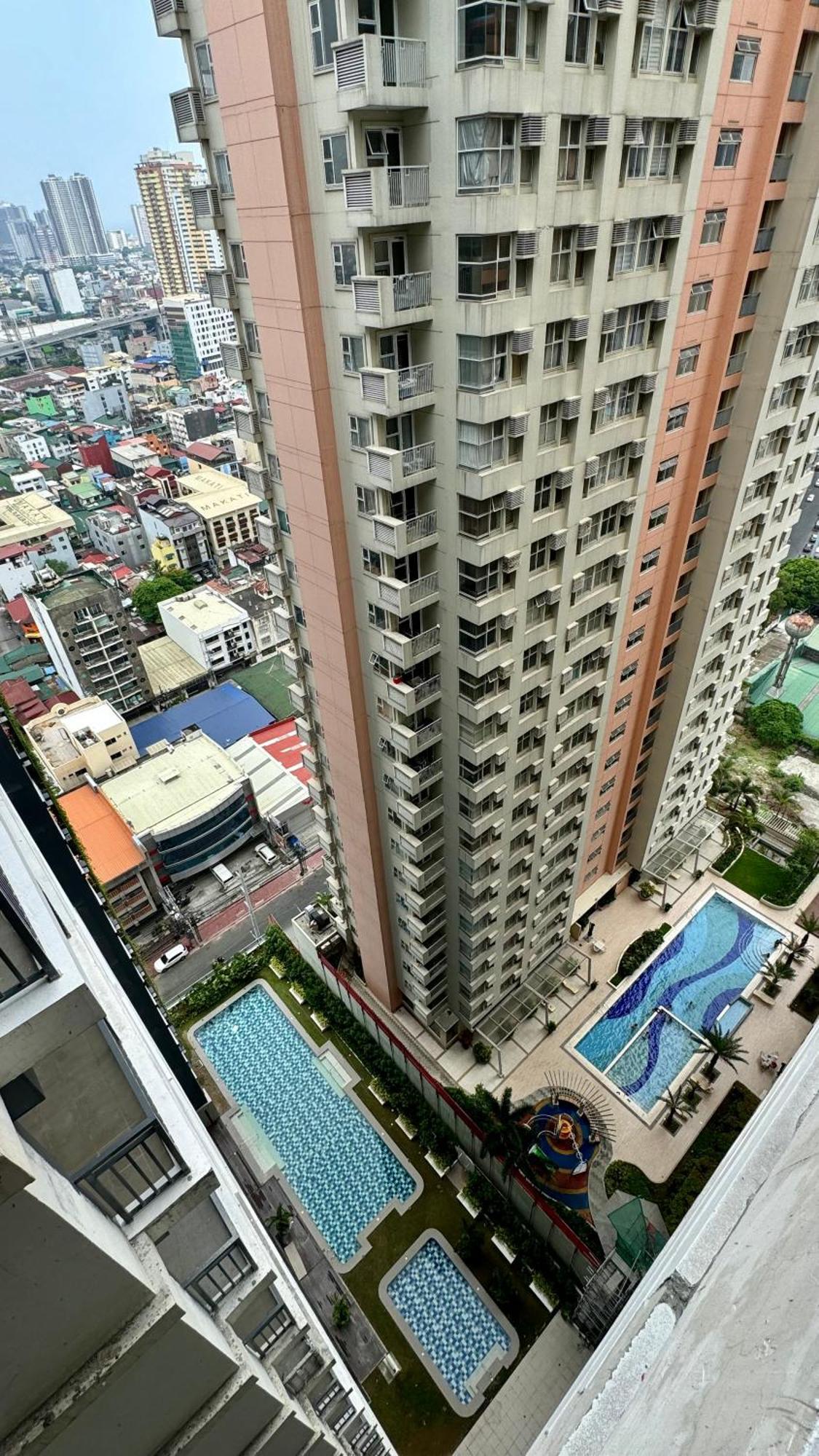 The Goodvibes Condotel Red Residences Makati Apartment