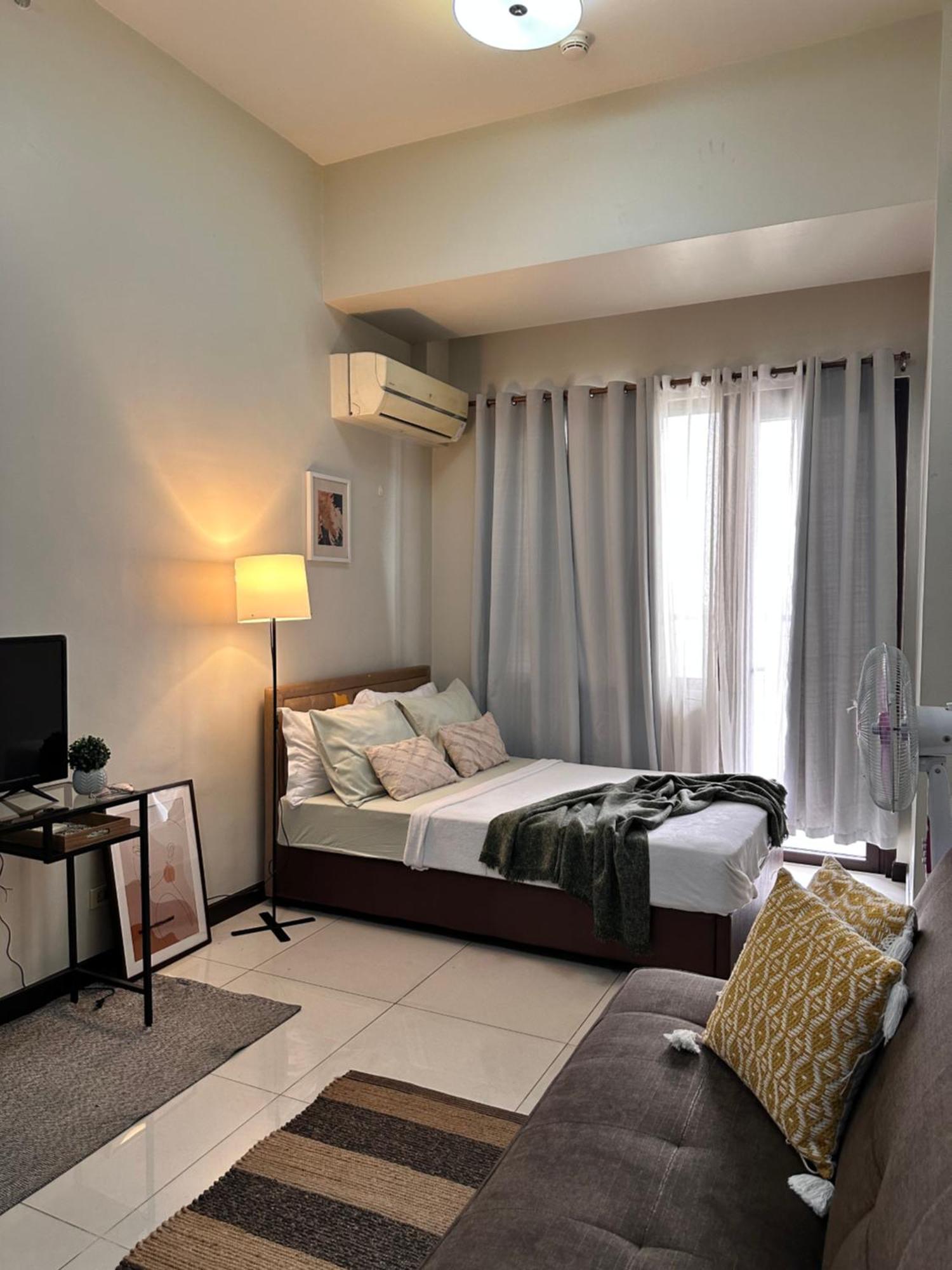 Comfy In Malate For 4 - Admiral Baysuites