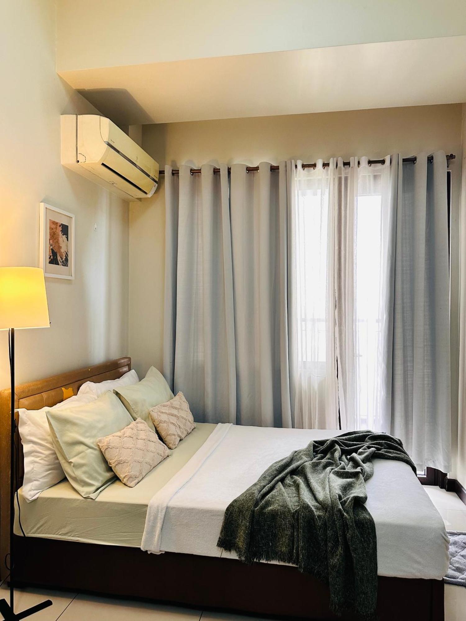 Comfy In Malate For 4 - Admiral Baysuites