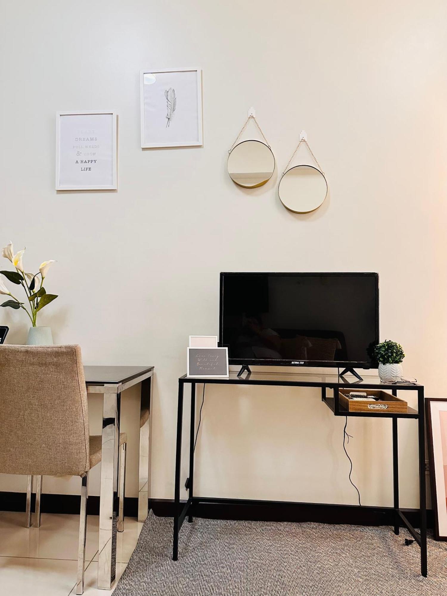 Comfy In Malate For 4 - Admiral Baysuites