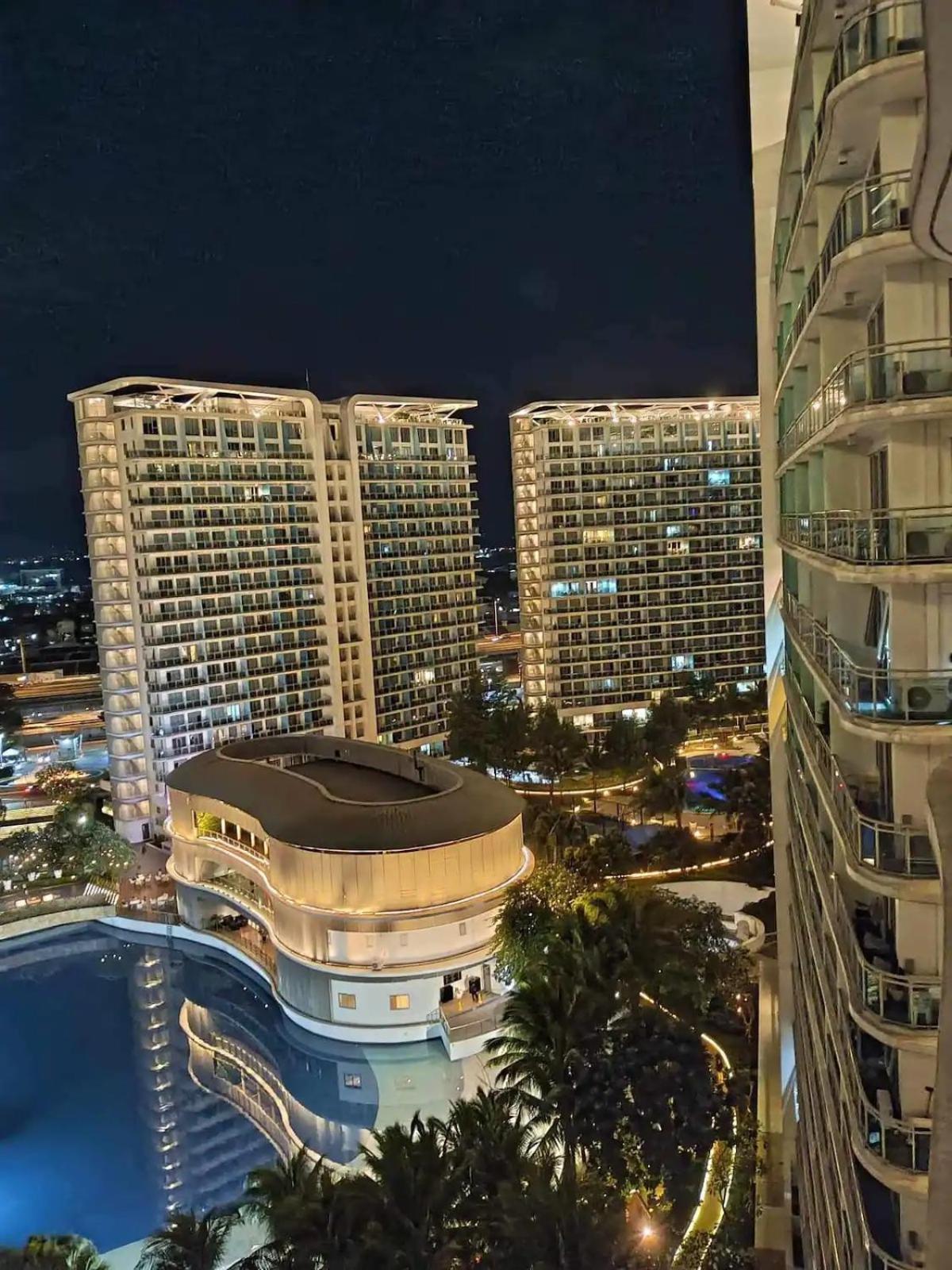 Azure Beach Residences By Andre Apartment