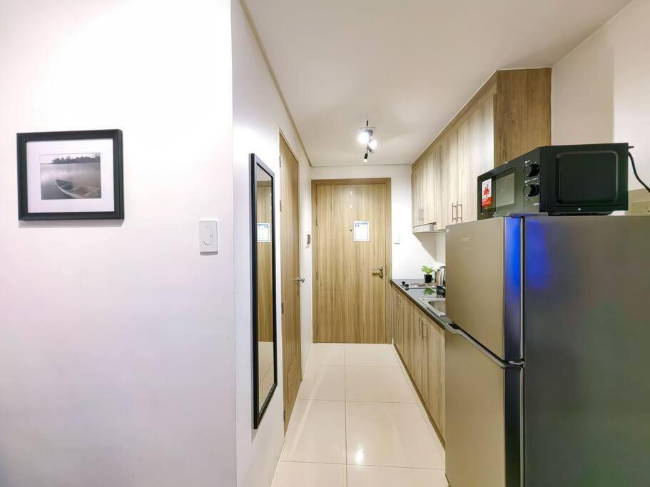 Apartment 1br Unit Condotel W Balcony Fame Residences -fm03 Manila