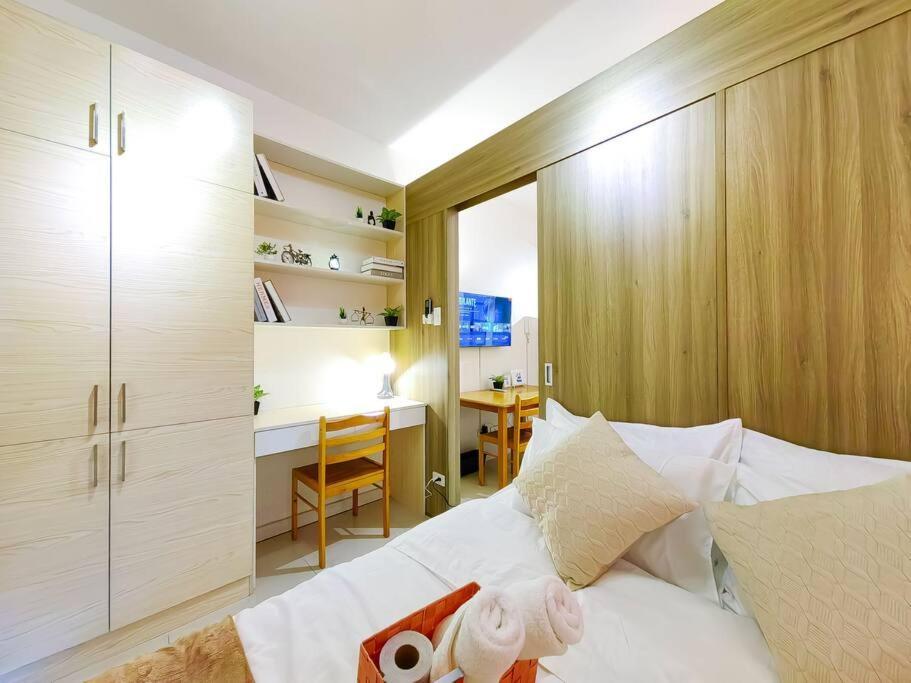 Apartment 1br Unit Condotel W Balcony Fame Residences -fm02