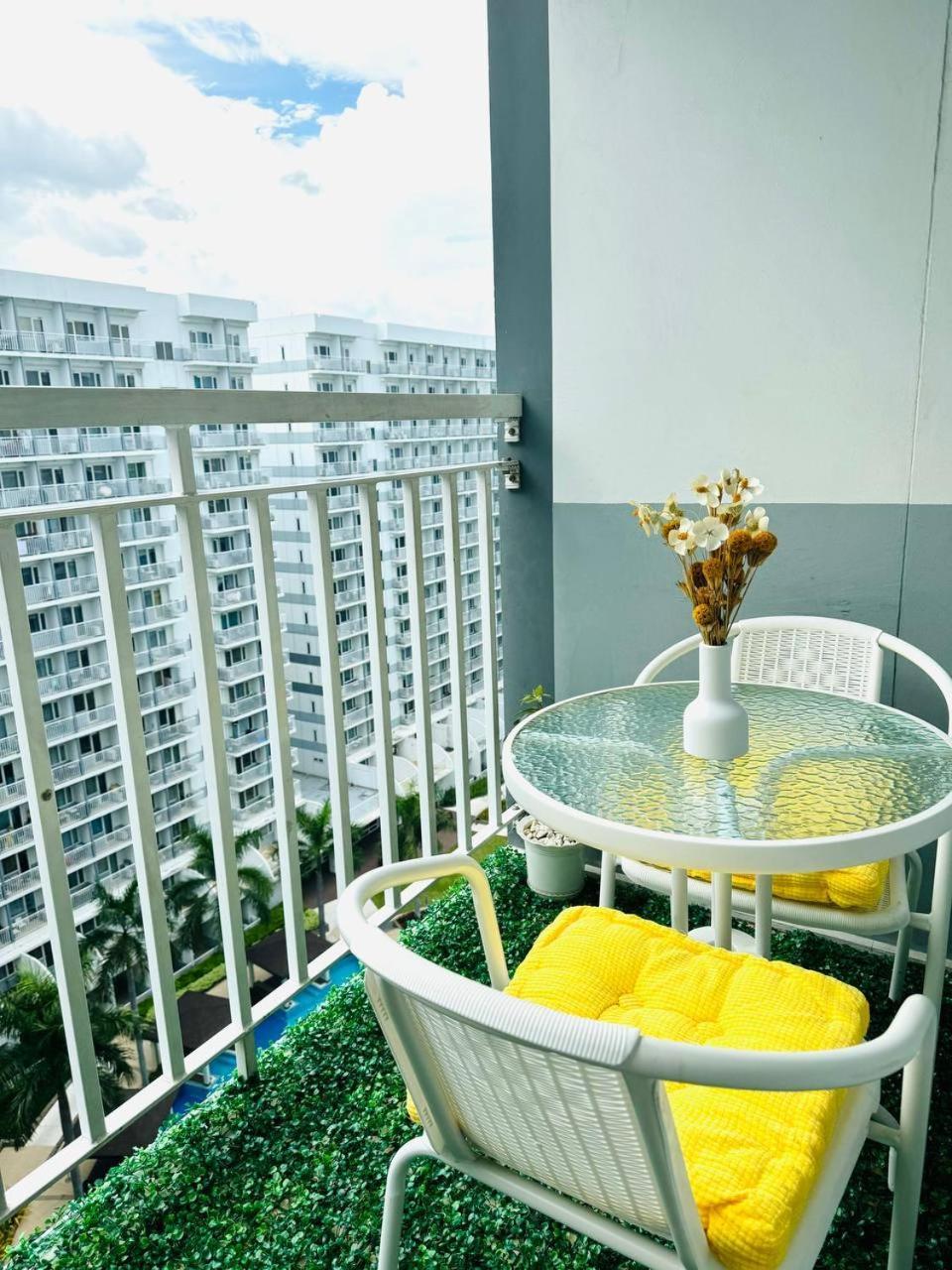 Shell Residences Near Mall Of And Airport Apartment *