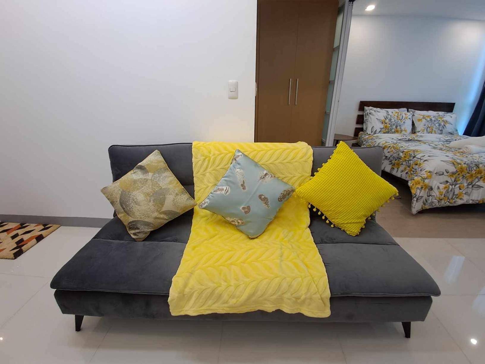 Uptown Parksuites Tower 1 Hostel Manila