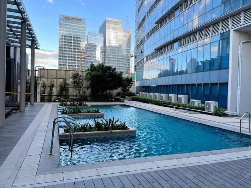 Uptown Parksuites Tower 1 Hostel *