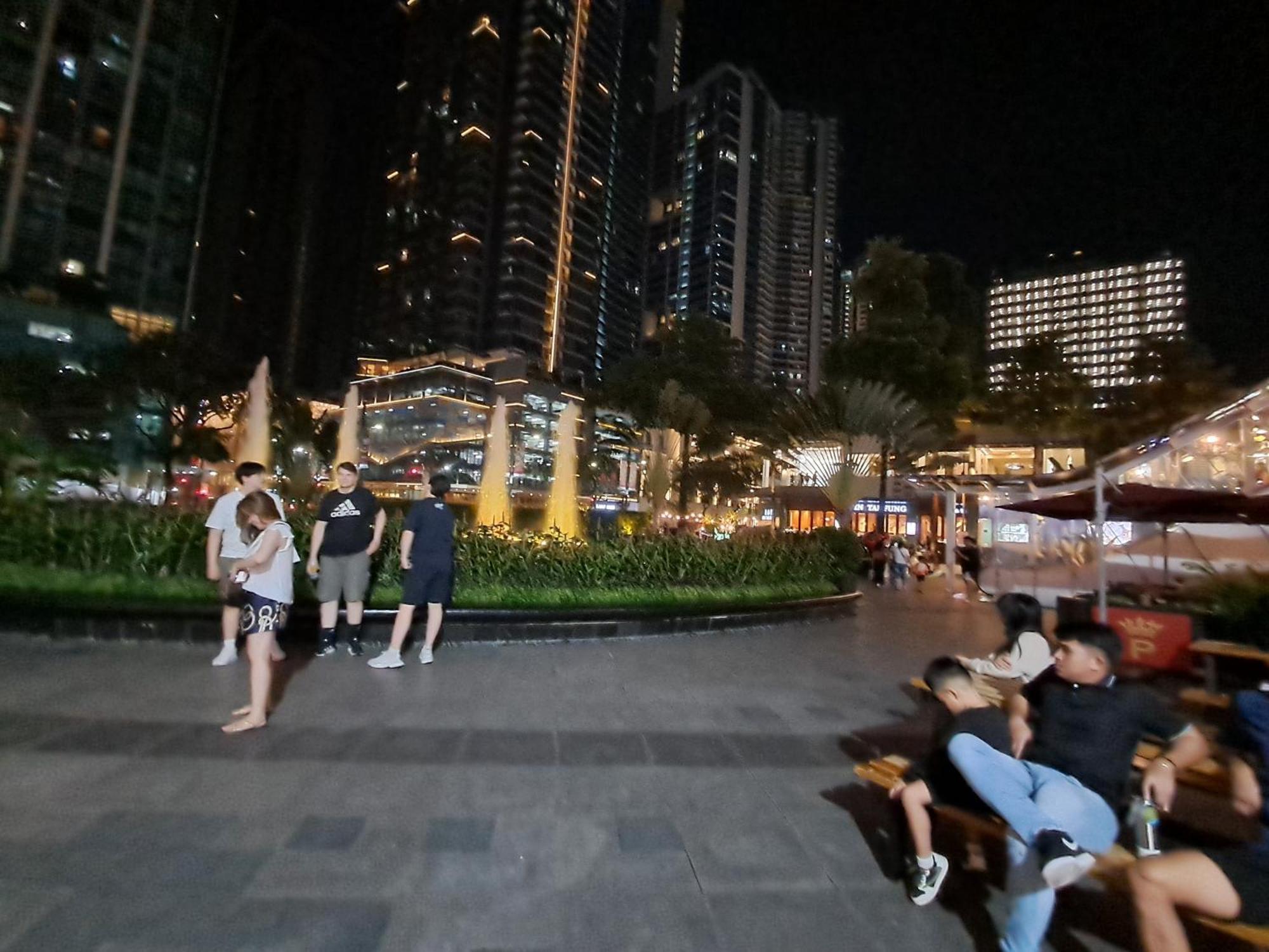 Uptown Parksuites Tower 1